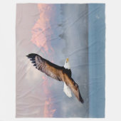 山の峰にハゲのワシ フリースブランケット (正面)