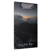 山の峰に浮かぶ威厳のある火山の夕日 クリップボード (右)