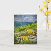 山の情景を持つグリーティングカード カード (黄色い花)