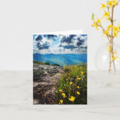 山の情景を持つ折り畳みグリーティングカード カード (黄色い花)