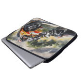 山の斜面を曲がりくねったバイク ラップトップスリーブ (正面下部)