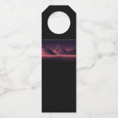 山の日没イラストレーション ボトルネックタグ (裏面)