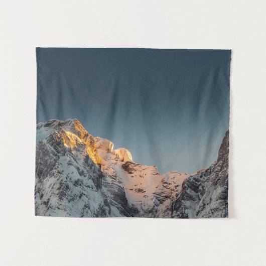 山の日没前の最後の光 タペストリー (正面(横))