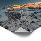 山の日没前の最後の光 ポスター (角)