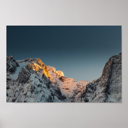 山の日没前の最後の光 ポスター (正面)