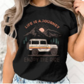 山の日没 – 旅行者の贈り物 – 人生は旅である Tシャツ