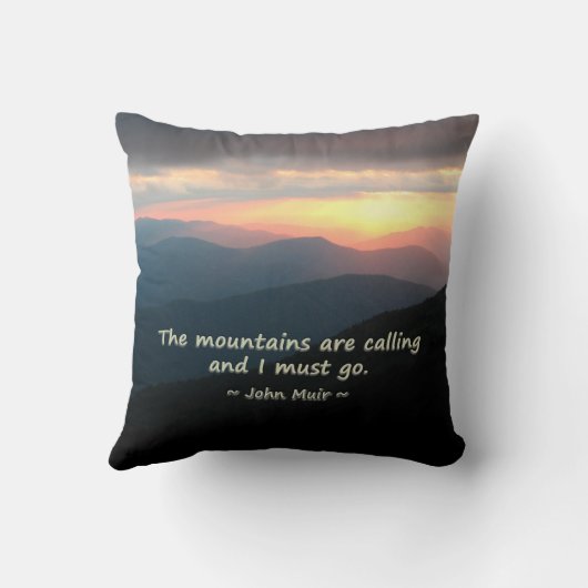 山の日没: Muirのテンプレートを呼ぶMtns クッション (裏面)