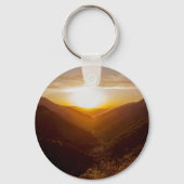 山の景色の上の夕日 キーホルダー (正面)