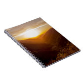 山の景色の上の夕日 ノートブック (右側)