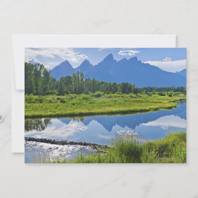 山の景色の眺め (正面)