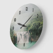 山の森の美しい滝 ラージ壁時計 (傾斜)