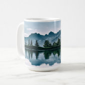山の森林反射 コーヒーマグカップ (正面左)