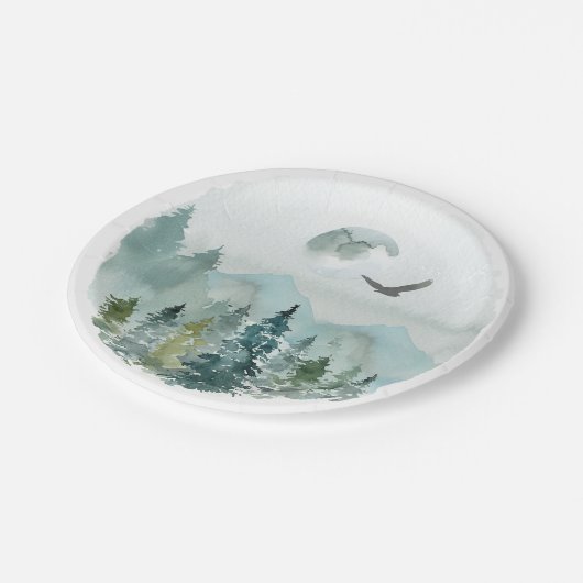 山の森林霧の常緑樹の月のタカ ペーパープレート (アングル)