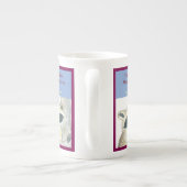 山の洞窟の宝こどもの本マグカップ ボーンチャイナマグカップ (裏面)