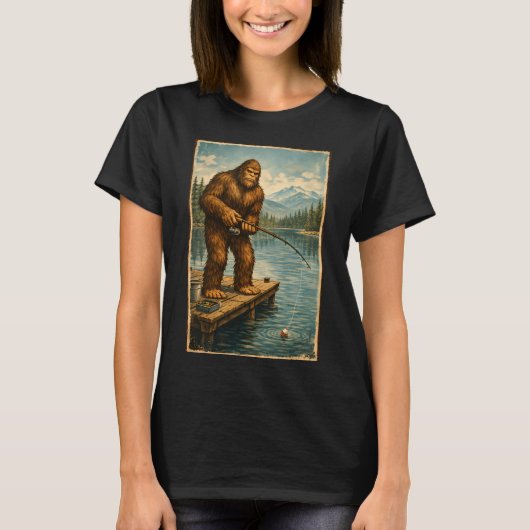 山の湖の孤独な漁師 Tシャツ (正面)