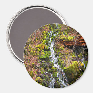 山の湧水の滝..... マグネット