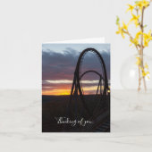 山の火の上考えるの夕日 カード (黄色い花)