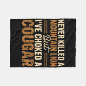 山の獅子を殺したことはないが、一匹の咳をした フリースブランケット (正面(横))