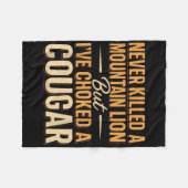 山の獅子を殺したことはないが、一匹の咳をした フリースブランケット (正面(横))