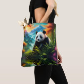 山の竹林に棲むジャイアントパンダ トートバッグ (クローズアップ)