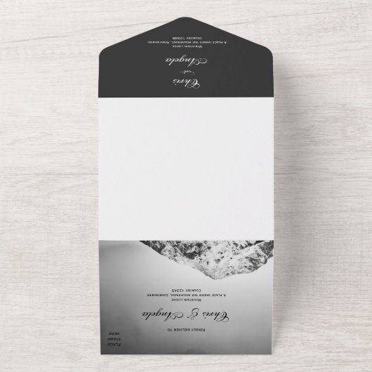 山の結婚下の白と黒 オールインワン招待状 (外側)