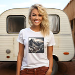 山の自然ランドスケープVintageトラベルリノカット Tシャツ<br><div class="desc">山脈のヴィンテージリノカットプリント。自然好き。</div>