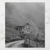 山の自然・霧の木造の小屋 ワインラベル (シングルラベル)