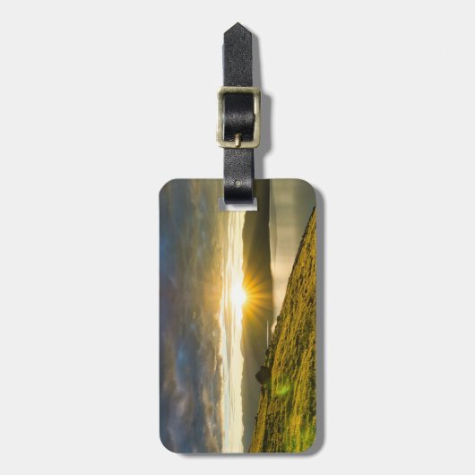 山の荷物タグの上の日没 ラゲッジタグ (正面縦)