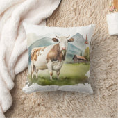 山の谷の水色の牛 クッション (ブランケット)