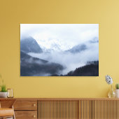 山の転が層を通る神秘的な霧 キャンバスプリント (インサイチュ (リビング))