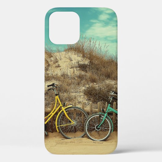 山の近くに4台の通勤バイク Case-Mate iPhoneケース (裏面)