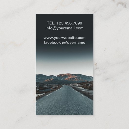 山の近くの道路 名刺 (裏面)