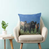 山の野生のムスタングの馬 クッション (椅子)