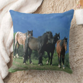 山の野生のムスタングの馬 クッション (ブランケット)