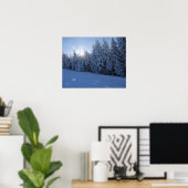 山の雪の多い森 ポスター (ホームオフィス)