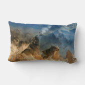 山の霧の中のオオカミ ランバークッション (裏面)