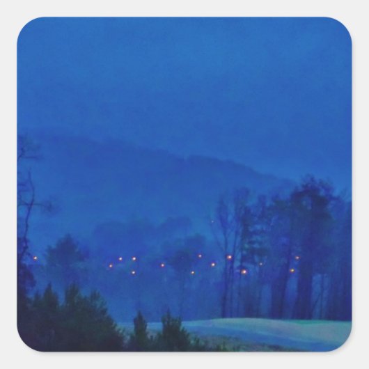 山の青い霧の中でキラキラ光 スクエアシール (正面)
