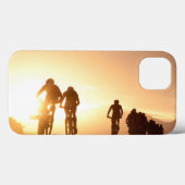 山の頂上を越えるマウンテンバイクのライダー Case-Mate iPhoneケース (裏面 (横))