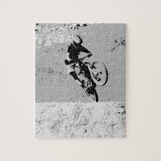 山の頂上 – 山バイクもしくは自転車に乗る人 ジグソーパズル (縦)