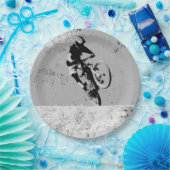 山の頂上 – 山バイクもしくは自転車に乗る人 ペーパープレート (パーティー)