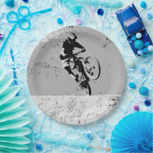 山の頂上 – 山バイクもしくは自転車に乗る人 ペーパープレート (パーティー)