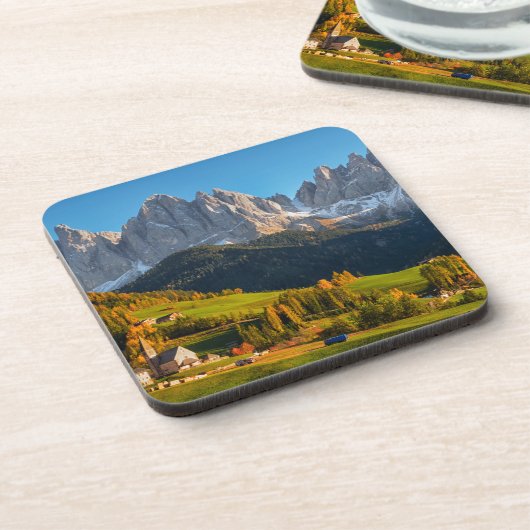 山の風景を持つ教会と村 コースター (左側)