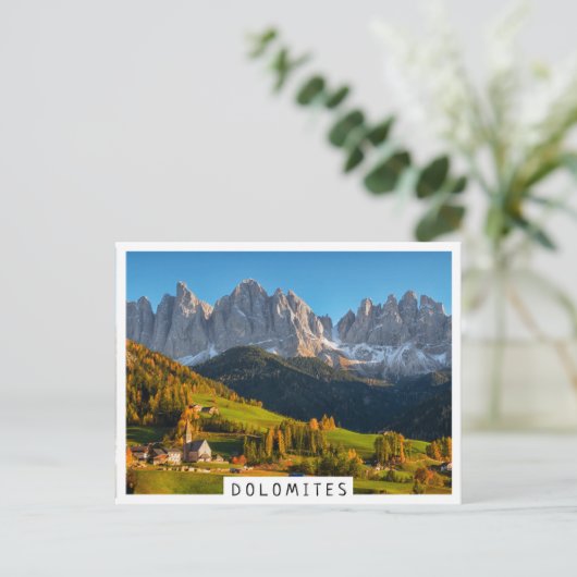 山の風景を持つ教会と村 ポストカード (スタンド正面)