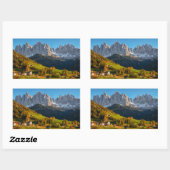 山の風景を持つ教会と村 長方形シール (シート)