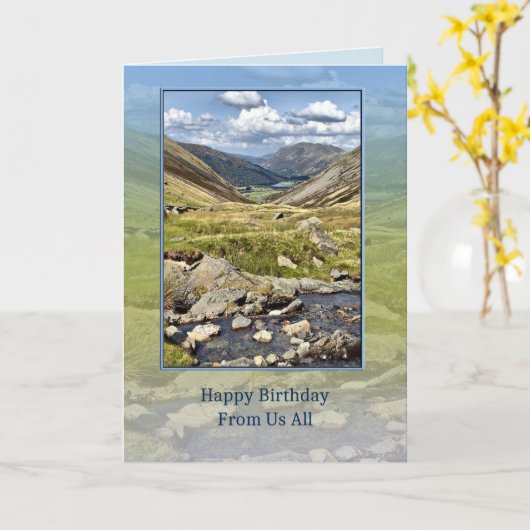 山の風景を持つ私たち全誕生日 カード (黄色い花)