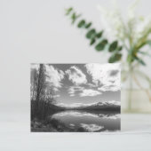 山の風景（モノクロ） ポストカード (スタンド正面)