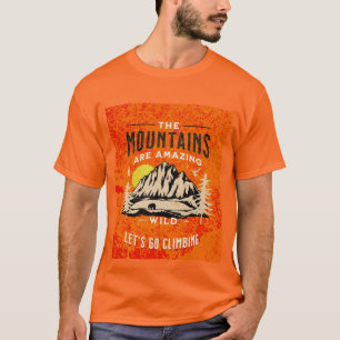 山は素晴らしいlレッツ行く登山の男性 tシャツ