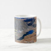 山を登る コーヒーマグカップ (正面右)