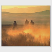 山を背に三羽のカウボーイが疾走 ラッピングペーパー (フラット)