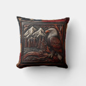 山を背景にした鷲の彫刻 クッション (正面)